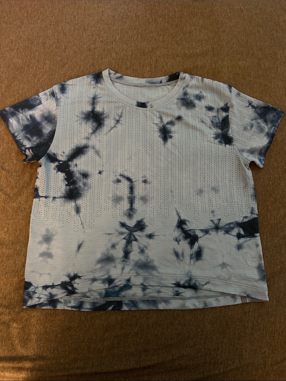 Lululemon Tie-Dye Short Sleeve Women’s Top in Light Blue and Navy